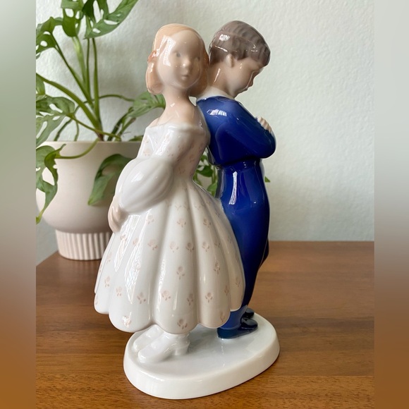 Bing & Grondahl Danish Boy & Girl Porcelain Figurine by Claire Weiss 1970s B&G - Picture 8 of 10